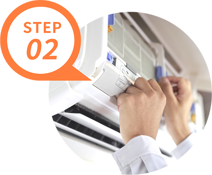 エアコンの点検作業