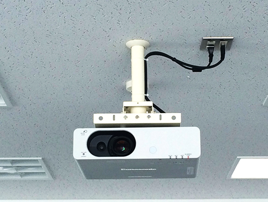 吊り下げ式のホームシアター